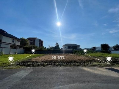 ขายที่ดินเปล่า 95.6 ตรว. ซอยแจ้งวัฒนะ 24 ปากเกร็ด นนทบุรี ทำเลดี ใกล้เซ็นทรัลแจ้งวัฒนะติดต่อ:: ชยา โทร/ID Line:: 0942823961Link Line:: https://line.me/ti/p/3xFA1An8Kcรหัส # T26-800ที่ดินเปล่า ทำเลดี ซอยแจ้งวัฒนะ 24 อ.ปากเกร็ด จ.นนทบุรี ใกล้• เนื้อที่ 95.6 ตารางวา• หน้ากว้างประมาณ 14 เมตร ลึกประมาณ 26 เมตร• โฉนดครุฑแดง พร้อมโอน• แปลงสวย รูปทรงสี่เหลี่ยม เหมาะสร้างบ้านพักอาศัย โฮมออฟฟิศ หรือซื้อเก็บลงทุน• เดินทางสะดว�