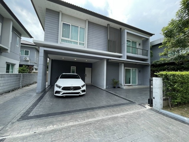 P707 ให้เช่าบ้านเดี่ยว 2 ชั้น โครงการ เซนโทร บางนา-วงแหวน CENTRO Bangna-Wongwaen บ้านตกแต่งสวยพร้อมเข้าอยู่ เหมาะพักอาศัยเป็นครอบครัวจ่ายค่าเช่ารายเดือน 65,000 บาท/เดือนจ่ายค่าเช่ารายครึ่งปี 55,000 บาท/เดือนจ่ายค่าเช่ารายปี 47,000 บาท/เดือนประกันบ้าน 3 เดือน ล่วงหน้า 1 เดือนติดต่อ คุณช่อผกา โทร 0616198565 LINE 0616198565สำรอง LINE 0812523279 ส่งลิ้งก์ไว้ได้เลย-ให้เช่าบ้านเดี่ยว 2 ชั้น โครงการ เซนโทร บางนา-วงแหวน CENT