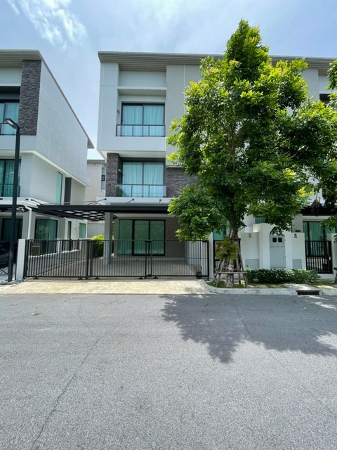 ขาย ให้เช่า บ้าน 3 ชั้น Super Luxury Villa โครงการ บ้านกลางเมือง คลาสเซ่ เอกมัย-รามอินทรา Baan Klang Muang Classe Ekkamai-Ramintra ถนนสุคนธสวัสดิ์ 19 ซอยนกสกุล ถนนประเสริฐมนูกิจรหัส PP287ขายราคา 18,000,000 บาท ค่าโอนค่าภาษีคนละครึ่งค่าเช่า 60,000 บาทติดต่อ คุณช่อผกา โทร 0616198565 LINE 0616198565สำรอง LINE 0812523279 ส่งลิ้งก์ไว้ได้เลย- ที่ดินขนาด 39 ตารางวา- พื้นที่ใช้สอย 241 ตารางเมตร- 4 ห้องนอน 4 ห้องน้ำ (ชั้น2 เป็นห้องmaster)- ตัวบ้านอยู่ริมสวนส่�