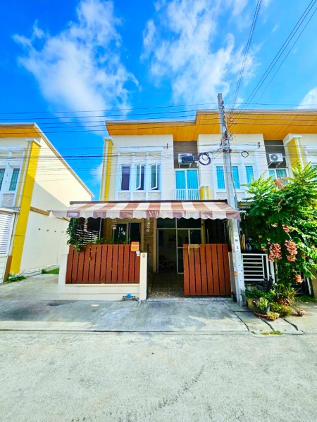 ตรงข้ามโรบินสัน ลาดกระบัง 600ม.  ทาวน์โฮม 2 ชั้นหลังมุม 3 นอน ตลาดลานบุญ 700 ม.  2 น้ำ 20 ตร.วา.160 ตร.ม.ใกล้รร.ศุภากรณ์วิทยา 500 ม. 14,9998B-M. ทำลอ่อนนุช-ลาดกระบัง พื้นที่ใช้สอยกว้างขวาง เหมาะสำหรับอยู่อาศัย โฮมออฟฟิศ พร้อมสิ่งอำนวยความสะดวกครบครัน ใกล้เดอะ พาซิโอ มอลล์ 900 ม.โรงพยาบาล สถานศึกษา และ สนามบินสุวรรณภูมิ เดินทางสะดวก เชื่อมต่อถ.อ่อนนุช ลาดกระบัง และมอเตอร์เวย์ โกลเด้น Oppo