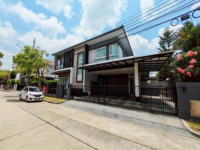 ให้เช่าบ้านเดี่ยว 2 ชั้น โครงการลัดดารมย์ บางนา กม.7 Type ใหญ่สุดของโครงการ ใกล้เมกะบางนาราคาเช่า 150,000 บาท / เดือนราคาขาย 28,000,000 บาทที่ตั้ง ถนนบางนา-ตราด กิโลเมตรที่ 7 ซอยเมืองแก้ว ตำบลบางแก้ว อำเภอบางพลี จังหวัดสมุทรปราการติดต่อ : คุณภัสพงณ์ 0634098164Line : deedee23https://www.facebook.com/profile.php?id=61581484955548เนื้อที่ 100 ตารางวา พื้นที่ใช้สอย 338 ตารางเมตร จำนวน 2 ชั้น 4 ห้องนอน 4 ห้องน้ำมี 1 ห้องแม่บ้านพร้อมห้องน�