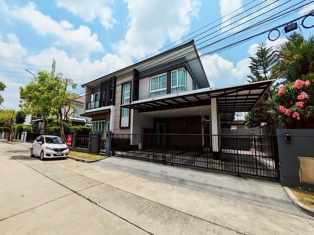 ขายบ้านเดี่ยว 2 ชั้น โครงการลัดดารมย์ บางนา กม.7 Type ใหญ่สุดของโครงการ ใกล้เมกะบางนาราคาขาย 28,000,000 บาทราคาเช่า 150,000 บาท / เดือนที่ตั้ง ถนนบางนา-ตราด กิโลเมตรที่ 7 ซอยเมืองแก้ว ตำบลบางแก้ว อำเภอบางพลี จังหวัดสมุทรปราการติดต่อ : คุณภัสพงณ์ 0634098164Line : deedee23https://www.facebook.com/profile.php?id=61581484955548เนื้อที่ 100 ตารางวา พื้นที่ใช้สอย 338 ตารางเมตร จำนวน 2 ชั้น 4 ห้องนอน 4 ห้องน้ำมี 1 ห้องแม่บ้านพร้อมห้องน้ำ จอ�