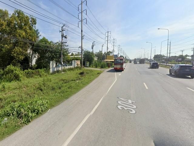 ขายที่ดินถมแล้ว 10 ไร่ ติดถนนสุวินทวงศ์ เขตมีนบุรี ใกล้แยกรามคำแหง ไม่ไกลจาก CPF มีนบุรีติดต่อ:: ชยา โทร/ID Line:: 0942823961Link Line:: https://line.me/ti/p/3xFA1An8Kcรหัส# T26-814ที่ดินถมแล้ว ติดถนนใหญ่สุวินทวงศ์ ทำเลดีมาก• เนื้อที่ 10 ไร่• ถมที่แล้ว• มีถนนแล้ว• มีน้ำ ไฟ• ไม่รวมอาคาร สถานที่ และ เครื่องจักร• ใกล้รถไฟฟ้าสายสีส้ม สถานี แยกร่มเกล้า เพียง 2.8 กิโลเมตร*** ราคาพิเศษสุดเหลือ 160 ล้านบาท ( 16 ลบ/ไร่ ตรว.ละ 40,