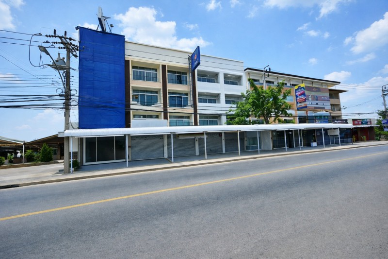 เพิ่มสิน เหมาะสำหรับร้านค้า สำนักงาน คลินิกใกล้ตลาด เอสทีเพิ่มสินและปั๊มบางจาก 300 ม.อาคารพาณิชย์ 4 ชั้น 3 นอน 3 น้ำ อาคารติดถนนใหญ่ ทำเลค้าขายโดดเด่น พื้นที่ใช้สอยกว้าง 16 ตร.วา. 250 ตร.ม.22,999 B-M.หรือพักอาศัย ใกล้สนามฟุตบอล ESP stadium 1.0 กม. สถานศึกษา รองรับธุรกิจได้หลากหลาย พร้อมที่จอดรถ และสิ่งอำนวยความสะดวกครบครันFour-story commercial building with 3 bed and 3 bath near STMarket 300 m. and Bangchak Permsin gas station. Located on a main road in a prime commercial area. Land ar