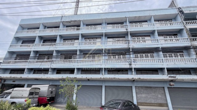 BHL1280อาคารพาณิชย์ 4.5 ชั้น 7 คูหา ทะลุถึงกันหมด เอกชัย - บางบอน (พื้นที่เยอะมาก)ที่ตั้ง : ตำบล คอกกระบือ อำเภอเมืองสมุทรสาคร สมุทรสาครรายละเอียด- หน้ากว้าง 33เมตร ลึก 29เมตร- เนื้อที่ 210 ตร.ว. พื้นที่ใช้สอย 1,400 ตร.ม.- 9 ห้องนอน 30 ห้องน้ำ- 4 ห้องรับแขก 4 ห้องนั่งเล่น- 5 ห้องครัว- ที่จอดรถ 10 คัน- เหมาะสำหรับเจ้าของธุรกิจ เหมาะทำเป็นโฮมออฟฟิศ โรงงาน โกดัง- อยู่อาศัยพร้อมทำธุรกิจในอาคาร�