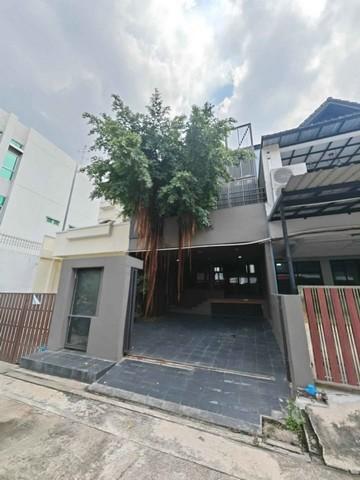 ให้เช่าอาคาร 3 ชั้น ย่านพระราม 9 ซอย 19 อาคารสไตล์ Loft ทำออฟฟิศได้ ห่างจากทองหล่อเพียง 2 กิโลเมตรราคาเช่า 57,000 บาท / เดือนที่ตั้ง ถนนพระราม 9 ซอย 19 แขวงบางกะปิ เขตห้วยขวาง กรุงเทพมหานคร 10310ติดต่อ : คุณภัสพงณ์ 0634098164Line : deedee23https://www.facebook.com/profile.php?id=61581484955548เนื้อที่ 38 ตารางวา พื้นที่ใช้สอย 350 ตารางเมตร จำนวน 3 ชั้น ออกแบบเล่นระดับรวม 6 ระดับ 5 ห้องอเนกประสงค์ 4 ห้องน้ำ มี 2 ห้องเก็บของ พร้อมครัวและโ