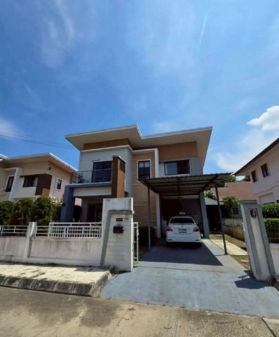 ขายพร้อมผู้เช่า 4.5 ล้าน 45 ตรว. #กุลพันวิลล์9 – The Zentric #หางดง บ้านสวย 2 ชั้น ทำเลดี #เหมาะสำหรับนักลงทุน #เฟอร์นิเจอร์ครบ ไม่ต้องลงทุนเพิ่มรายละเอียดทรัพย์เนื้อที่ 65 ตร.วา3 ห้องนอน | 3 ห้องน้ำห้องนั่งเล่นห้องครัว2 ที่จอดรถเฟอร์นิเจอร์ & เครื่องใช้ไฟฟ้า (ครบ พร้อมปล่อยเช่าต่อ)เตียง 6 ฟุต 1 เตียงโต๊ะเครื่องแป้ง 3ตู้เสื้อผ้า 3เตียง 5 ฟุต 2 เตียงครัวพร้อมใช้งานผ้าม่านทั้งหลังแ