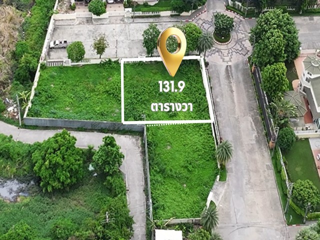 ขายที่ดินโซนพระราม 9 มอเตอร์เวย์ อ่อนนุช 65 ประเวศ | Golden Nakara 131.9 ตร.วา.TPI-3158.ขายที่ดินเปล่าในโครงการ Golden Nakara Village อ่อนนุช 65 ขนาด 131.9 ตร.วา แปลงใหญ่สุดในชุดแยกขาย เหมาะสำหรับสร้างบ้านครอบครัวใหญ่ บ้านพร้อมสวน หรือ Private Residence ส่วนตัว ในทำเลเชื่อมพระราม 9 มอเตอร์เวย์ และสนามบินสุวรรณภูมิ.Golden Nakara Village พิกัด : ซอยอ่อนนุช 65 แขวงประเวศ เขตประเวศ กรุงเทพมหานคร.ทำเลเชื่อมพระราม 9 มอเตอร์เวย์ / ศ�