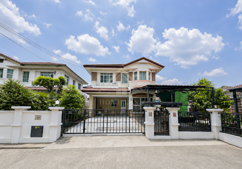 BHL1284บ้านเดี่ยว 2 ชั้น หมู่บ้าน ชัยพฤกษ์ บางบัวทอง นนทบุรี  โซนบ้านบนเนิน (หลังริม)ที่ตั้ง : ซอย 4/5  ต.บางบัวทอง อ.บางบัวทอง จ.นนทบุรี 11110รายละเอียดบ้าน- ขนาดที่ดิน 86.3 ตร.ว. พื้นที่ใช้สอย 250 ตร.ม.- 3 ห้องนอน 3 ห้องน้ำ 1 ห้องโถงใหญ่ชั้นล่าง- 1 ห้องทำงาน ห้องครัวพร้อมบิ้วอิน ติดที่ดูดควันแล้ว   - ห้องครัวด้านนอก สามารถทำเป็นห้องเก็บของได้- จอดรถ 5 คัน - บรรยากาศภายในโครงการร่มรื่น คว