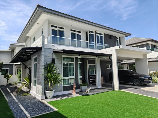 ให้เช่า - ขายบ้านเดี่ยว 2 ชั้นหลังมุม 91.5 ตรว. 4 ห้องนอน โครงการมัณฑนา2 บางนา กม.7 ใกล้เมกะบางนา ติดโรงเรียนราชวินิตบางแก้ว *** ราคาเช่า 120,000 บาท/เดือน *** ราคาขาย 25 ล้านบาท ติดต่อ:: ชยา โทร/ID Line:: 0942823961   Link Line:: https://line.me/ti/p/3xFA1An8Kcรหัส#  T26-842บ้านเดี่ยว 2 ชั้นหลังมุม โครงการมัณฑนา2 บางนา กม.7 • เนื้อที่ 91.5 ตรว.• พื้นที่ใช้สอย 222 ตรม.• 4 ห้องนอน • 5 ห้องน้ำ• 1 ห้องแม่บ้าน + ห้องน้ำ• 3 ที่จอดรถ• บ้านตั้งอยู่ใน Pr