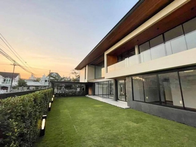 ขาย ให้เช่า บ้านเดี่ยว หมู่บ้าน เอเวอร์กรีน วิลล์ Evrergreen Ville บางนา กม.5 ซอยบางนาตราด 56  ใกล้ทางด่วน ใกล้รถไฟฟ้า ใกล้เซ็นทรัลบางนา ใกล้โรงเรียนนานาชาติ ICS Bangkok Patana TSIS  รหัส P267ค่าเช่าราคา 250,000 บาท/เดือนด่วนขายราคา 39,900,000 บาท ค่าโอนค่าภาษี50/50 **ปรับลดจาก 45 ล้านบาทติดต่อ คุณช่อผกา โทร 0616198565 LINE 0616198565สำรอง LINE 0812523279 ส่งลิ้งก์ไว้ได้เลย-ขาย และ ให้เช่า บ้านเดี่ยว หมู่บ้าน เอเวอร์กรีน วิลล์ Evrergreen Ville 
