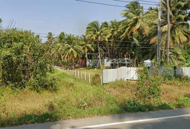 # ขายที่ดินสวนมะพร้าว พร้อมบ้านพัก + คอนเทนเนอร์ 40 ฟุต 2ตู้ ฟรี!## ใกล้ชายหาด บางสะพาน จ.ประจวบคีรีขันธ์ เพียง 350 เมตร-โอกาสดีสำหรับผู้ที่มองหาที่ดินทำเลธรรมชาติ ใกล้ทะเล เหมาะสำหรับพัฒนาเป็นพูลวิลล่า รีสอร์ท โฮมสเตย์ หรือบ้านพักตากอากาศที่ตั้ง : ทางหลวงชนบท ปข.1029 ตำบลทางสาย อำเภอบางสะพาน จังหวัดประจวบคีรีขันธ์ - รายละเอียดทรัพย์ :✅ เนื้อที่ 2 ไร่ 1 งาน 92.5 ตารางวา ✅ ผ
