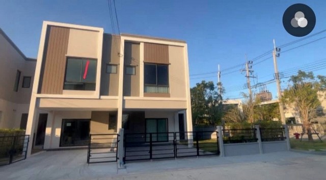 ขาย #ทาวน์โฮม หมู่บ้านพลีโน่ สุขุมวิท-บางนา 3 #ใกล้เมกาบางนา  ราคาขาย 8,900,000 บาท#รายละเอียดประเภททรัพย์ : ทาวน์โฮม 2 ชั้นหมู่บ้าน : พลีโน่ สุขุมวิท-บางนา 3 (Pleno Sukhumvit - Bangna 3)ตำแหน่งบ้าน : หลังกลางขนาด : 24 ตารางวาพื้นที่ใช้สอย : 160 ตรม.จำนวนห้อง : 3 ห้องนอน  3 ห้องน้ำ ที่จอดรถ : 2 คันทิศบ้าน : ทิศใต้เฟอร์นิเจอร์/เครื่องใช้ไฟฟ้า : แอร์ 4 เครื่อง เฟอร์นิเจอร์แถมตามในรูป*ปัจจุบันไม่มีผู้พักอา