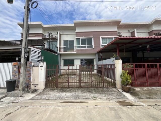 ขาย บ้านเดี่ยว/ทาวน์เฮ้าส์/คอนโด หมู่บ้านศุภาลัยโนโววิลล์ กรุงเทพ-ปทุมธานี  ตำบลบางเดื่อ อำเภอเมืองปทุมธานี จังหวัดปทุมธานี  ราคา  1,850,000     บาท  (ราคาต่อรองได้)  รายละเอียดทรัพย์ -  เนื้อที่ 21.4 ตรว. พื้นที่ใช้สอย 114 ตรม. -  3 ห้องนอน 2 ห้องน้ำ  -  1 ที่จอดรถ  -  บ้านหันไปทางทิศ เหนือ  พิกัดทรัพย์ : https://maps.app.goo.gl/vBZ2kLGq6vR1SbAs9  สถานที่ใกล้เคียง  - เดอะทรี คอมมูนิตี้มอล- เทสโก้ โลตัส ปทุมธานี- โรงเร