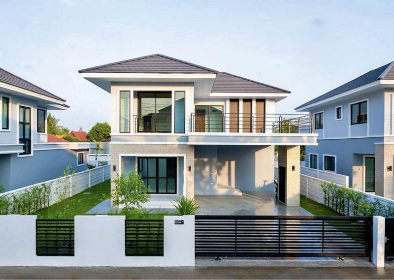 บ้านหรูสไตล์ญี่ปุ่น พร้อมเฟอร์นิเจอร์ ใจกลางร้อยเอ็ด ถนนร้อยเอ็ด–วาปีปทุม ✨หิ้วกระเป๋ามาก็เข้าอยู่ได้เลย  มีแค่หลังเดียวเท่านั้น! ???????????? ฟรี!! ค่าโอน ???????? รายละเอียดตัวบ้าน???? เนื้อที่ 80.10 ตารางวา /พื้นที่ใช้สอย 180 ตารางเมตร???? 3 ห้องนอน/ 3 ห้องน้ำ????️ 1ห้องพักผ่อน  มุมรับประทานอาหาร????????‍???? 1 ห้องครัว/1 ห้องเก็บของใต้บันไดระเบียงชั้น2กว้างขวาง บรรยากาศเงียบสงบ ร่มรื่น พร้