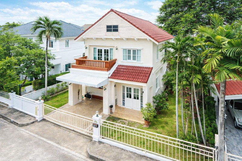 หรูหรา หนองหาร สันทราย บ้านเดี่ยว 2 ชั้นใกล้ตลาดสดแม่โจ้ 1.2 กม.แลนด์ แอนด์ เฮ้าส์  3 นอน 2 น้ำ  พร้อมเฟอร์ฯ  แยกหนองจ๊อม