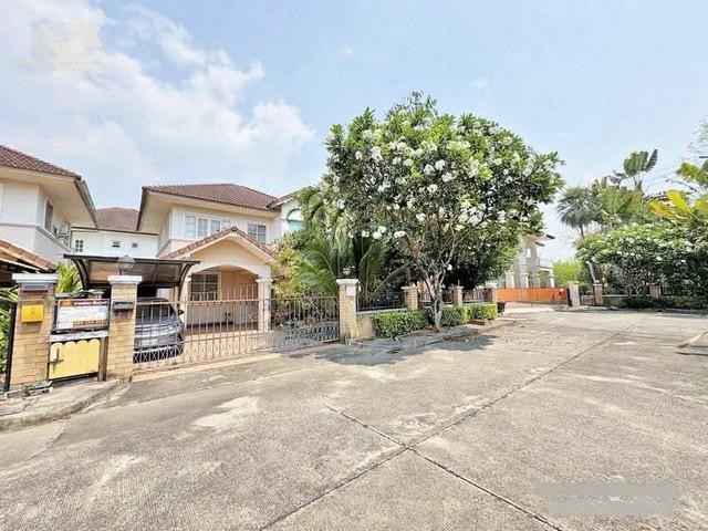 บ้านเดี่ยว 4 ห้องนอน บนที่ดิน 76 ตร.ว. พื้นที่ใช้สอยกว่า 251 ตร.ม. ทำเลหางดง–สันป่าตอง พร้อมของแถมครบ ในราคาเพียง 4.89 ล้านบาทบ้านเดี่ยว 2 ชั้น พื้นที่ใหญ่ พร้อมอยู่หมู่บ้านโฮมอินปาร์ค ถนนเลี่ยงเมือง สันป่าตอง–หางดง จ.เชียงใหม่บ้านหลังใหญ่ ฟังก์ชันครบ เหมาะสำหรับครอบครัวขนาดกลางถึงใหญ่เดินทางสะดวก ใกล้สนามบินเชียงใหม่เพียง 10 กม.https://maps.app.goo.gl/vpLcp3AjvjwmfbdE7?g_st=ilราคาเพียง 4,890,000 บา�