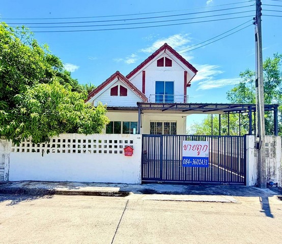 ขายถูกมาก หมู่บ้าน สหกรณ์เคหสถาน  15 ลำลูกกาคลอง9  ( พื้นที่ 50 ตร.ว. เพียง 1.85 ล้าน) #รายละเอียดเพิ่มเติม- เป็นบ้านเดี่ยว 2 ชั้น - พื้นที่ 50 ตร.ว.   3 ห้องนอน 3 ห้องน้ำ 1 ห้องครัว 2-3 จอดรถ บรรยากาศดี ด้านหลังติดทุ่งนา  ลมเย็นทั้งวัน   บรรยากาศเงียบสงบ ไม่วุ่นวาย ถนนกว้าง    - บ้านเลขที่ 8/80 หน้าบ้านหันทางทิศตะวันออก    ทำเลดีอยู่ใกล้ถนนลำลูกกา การเดินทางสะดวกสบาย       #พิกัดตำแหน่ง -หมู่