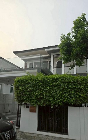 #โซนสันทราย ขายเพียง 5.5 ล้าน #เดอะพรอมิเน้นซ์พราวด์ #สันทรายน้อย บ้านเดี่ยว 2 ชั้น #แปลงมุม ฟังก์ชันจัดเต็ม พร้อมอยู่ ไม่ต้องแต่งเพิ่ม ราคานี้คุ้มมาก#ใกล้รวมโชค เดินทางเข้าเมืองสะดวก #น้ำไม่ท่วมรายละเอียดบ้านที่ดิน 51 ตร.ว.พื้นที่ใช้สอย 170 ตร.ม.หันหน้าทิศใต้ ลมดี อยู่สบาย3 ห้องนอน | 3 ห้องน้ำ1 ห้องนั่งเล่น1 ห้องครัว1 ห้องซักล้าง1 ห้องเก็บของจอดรถ 2 คันเฟอร์นิเจอร์ & เ�