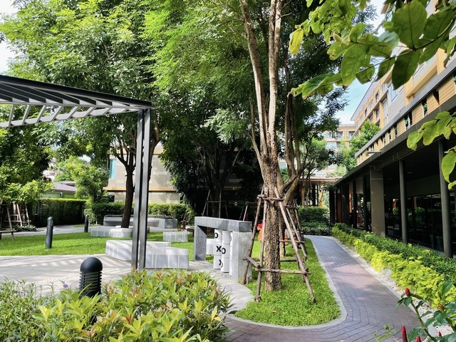 ขายคอนโด เมโทร ลักซ์ รัชดา ทำเลดีใกล้ MRT ห้วยขวาง MRT สุทธิสาร เหมาะสำหรับอยู่อาศัยเองหรือซื้อเก็บเป็นทรัพย์สินระยะยาวห้องฟังก์ชันลงตัว เดินทางสะดวก รายล้อมด้วยแหล่งอำนวยความสะดวก เหมาะกับทั้งผู้ซื้ออยู่เองและนักลงทุนปล่อยเช่ารายละเอียดห้อง- 1 ห้องนอน 1 ห้องน้ำ- ขนาด 28.46 ตารางเมตร- ชั้น 6- อาคาร C- มีเฟอร์นิเจอร์และเครื่องใช้ไฟฟ้าจุดเด่น- ทำเลใกล้ MRT ห้วยขวาง MRT �