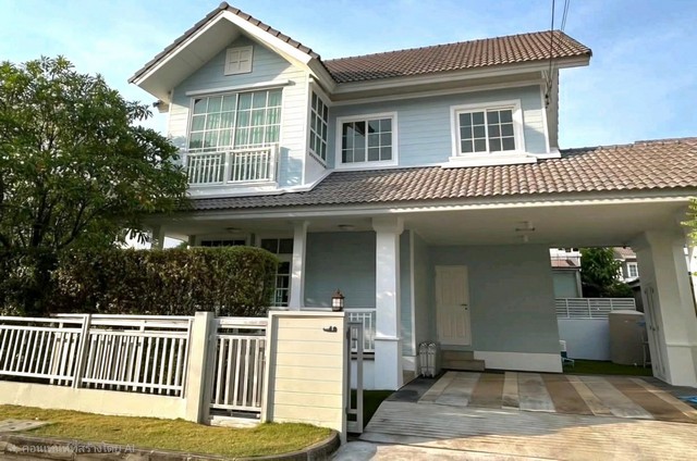 ให้เช่าบ้านเดี่ยว2ชั้น #บ้านเช่ากรุงเทพ(Byแสนสิริ ถ.ปัญญาอินทรา)•หน้าบ้านหันทิศใต้ •ติดถนนใหญ่ ตรงข้ามโลตัสใหญ่• ที่ดิน 60 ตรว.•3 ห้องนอน 3 ห้องน้ำ •1 ห้องนั่งเล่น และ 1ห้องครัว ไทย•แอร์4ตัว •เฟอร์นิเจอร์ครบ •เครื่องใช้ไฟฟ้ามีครบ•ที่จอดรถ2คันอยู่ถนน เลียบคลองสอง (ปัญญาอินทรา)  แขวงบางชัน เขตคลองสามวา กรุงเทพฯ10510 ทะลุออกรามอินทรา109 ได้โลเคชั่นใกล้… -บิ๊กซี หทัยราษฎ�