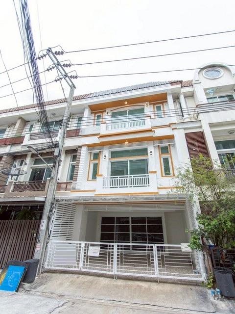 ขายทาวน์โฮม 3 ชั้น หมู่บ้านพรีเมียม เพลส เกษตรนวมินทร์ 2 มัยลาภ รีโนเวทใหม่ทั้งหลัง ทำเลดีเข้า-ออกได้หลายเส้นทางราคาขาย 5,590,000 บาทที่ตั้ง ถนนประเสริฐมนูกิจ 29 ซอยมัยลาภ แขวงจรเข้บัว เขตลาดพร้าว กรุงเทพมหานครติดต่อ : คุณภัสพงณ์ 0634098164Line : deedee23https://www.facebook.com/profile.php?id=61581484955548เนื้อที่ 22.3 ตารางวา พื้นที่ใช้สอยกว่า 270 ตารางเมตร จำนวน 3 ชั้น 3 ห้องนอน 4 ห้องน้ำ มี 1 ห้องครัว 1 ห้องโถง 1 ห้องแฟมิ�