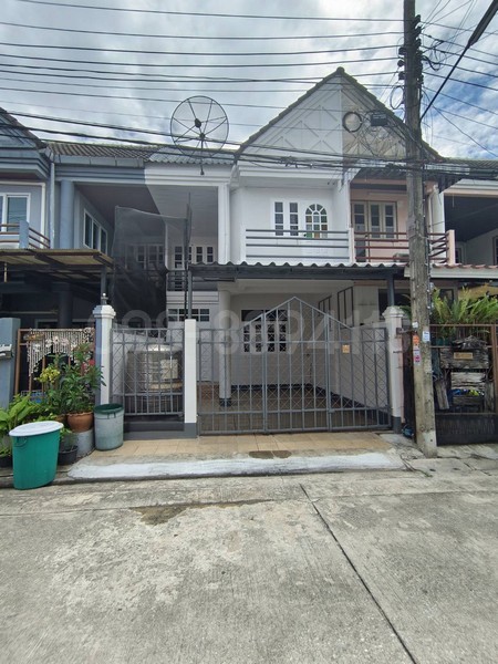 ทาวน์เฮ้าส์ 2 ชั้น บ้านรีโนเวทใหม่ พร้อมอยู่! ทำเลดีหาบ้านที่คุ้มค่าและลงตัวอยู่ใช่ไหมคะ? หลังนี้ตอบโจทย์ครบ ทั้งฟังก์ชันการใช้งานและการตกแต่งที่สวยงาม พร้อมเข้าอยู่ได้ทันที!ราคาพิเศษเพียง 2.19 ล้านบาท (2,190,000 บาท)----------------------------------------รายละเอียด :- เนื้อที่ 20 ตารางวา- 3 ห้องนอน 2 ห้องน้ำ- รีโนเวทใหม่ทั้งหลัง ดีไซน์โปร่งโล่ง บรรยากาศสบาย- พื้นที่จอดรถกว้างขวาง ใช้งานได้จ�