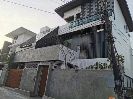 ขาย บ้านเดี่ยว ซอยรัชดานิเวศน์ 16 ใกล้mrtห้วยขวาง ย่านห้วยขวาง 095-164-2956