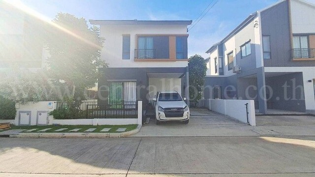 รหัสทรัพย์ 6905บ้านแฝด 2 ชั้น หมู่บ้านอณาสิริ บางนา-บางบ่อ ถูกหลักฮวงจุ้ยยุค 9 พร้อมเฟอร์ ถูกสุดในโครงการ!!!!ที่ตั้ง :&nbsp;&nbsp;ถนนบางนา-ตราด กม.26 ตำบลบางเสาธง อำเภอบางเสาธง จังหวัดสมุทรปราการ 10540รายละเอียดทรัพย์- บ้านแฝด 2 ชั้น พร้อมอยู่ ขนาดเนื้อที่ 37.40 ตารางวา พื้นที่ใช้สอย 147 ตารางเมตร- บ้านแฝดทำเลดี สังคมดี โครงการคุณภาพจากแสนสิริ- 3 ห้องนอน, 3 ห้องน้ำ, 1 ห้องรับแขก, 1 ห้องครั