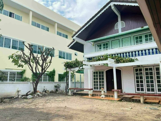 ขายที่ดินติดถนนเพชรเกษม ฝั่งขาเข้าประจวบ ที่ดินรวม 2 แปลงขนาด 41ไร่ครึ่ง หน้ากว้างติดถนนเพชรเกษม 42 เมตรเหมาะทำปั้มน้ำมัน รีสอร์ท หรือตลาด ในพื้นที่ไม่มีบ่อน้ำอยู่ใกล้เมืองประจวบขายถูกๆ เพียงไร่ละ 650,000 บาทสนใจโทร.062-516-6456ดูทรัพย์ดีๆ น่าซื้อ เพิ่มเติมที่ ID line: @kaiteedeeขายที่ดินติดถนนเพชรเกษม ฝั่งขาเข้าประจวบ ที่ดิน 2 แปลงขนาด 41ไร่ครึ่ง หน้ากว้างติดถนนเพชรเกษม 42 เมตรเ�