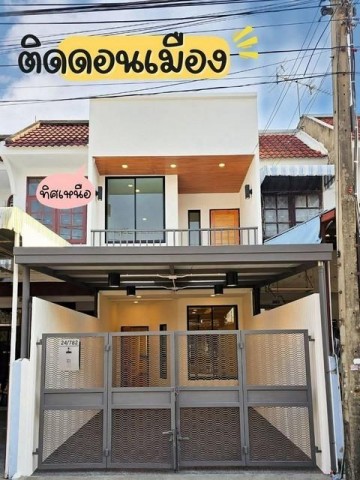 ขายทาวน์โฮม 2 ชั้น 17.5 ตรว. มบ.อยู่เจริญ ดอนเมือง ติดถนนวิภาวดีรังสิต 37 รีโนเวทใหม่ สไตล์มินิมอล พร้อมอยู่ ใกล้สนามบินดอนเมืองติดต่อ:: ชยา โทร/ID Line:: 0942823961Link Line:: https://line.me/ti/p/3xFA1An8Kcรหัส# T26-887ทาวน์โฮม 2 ชั้น มบ.อยู่เจริญ ดอนเมือง ติดถนนวิภาวดีรังสิต 37• รีโนเวทใหม่ สไตล์มินิมอล พร้อมอยู่ ใกล้สนามบินดอนเมือง• เนื้อที่ 17.5 ตร.ว.• 2 ห้องนอน 2 ห้องน้ำ• รีโนเวทใหม่ทั้งหลัง สวย สะอาด พร้อมเข้า�