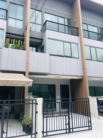RTJ2287ให้เช่าทาวโฮม3ชั้น บ้านกลางเมือง ราชพฤกษ์ตรงข้ามเซนทรัลเวสวิลล์ central Westvill  ใกล้รถไฟฟ้าสายสีแดงใกล้ ตลาดพระราม 5เนื้อที่  18 ตารางวา  พื้นที่ใช้สอย 220 ตารางเมตร  3 ห้องนอน 3 ห้องน้ำ  แอร์4 ตัว 1ที่จอดรถสนใจติดต่อคุณเจี๊ยบ 092-851-6969Line:keti2522**ไม่รับสัตว์เลี้ยงนะคะ**ราคาเช่า 26,000/เดือน มัดจำ2 เดือน ล่วงหน้า1 เดือน  (สัญญา 1 ปี) ถนน บางกรวย-จงถนอม ตำบล มหาสวัสดิ์ อำเภอบางกรวย นนทบุรี 11130รา