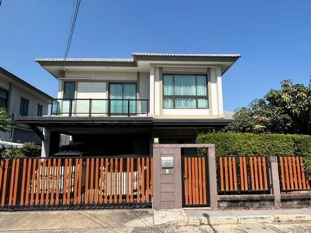 ขายบ้านเดี่ยว 2 ชั้น 63 ตรว. โครงการภัสสร ดอนเมือง-พหลโยธิน ใกล้สนามบินดอนเมือง ใกล้ฟิวเจอร์พาร์ครังสิตติดต่อ:: ชยา โทร/ID Line:: 0942823961Link Line:: https://line.me/ti/p/3xFA1An8Kcรหัส# T26-888บ้านเดี่ยว 2 ชั้น ภัสสร ดอนเมือง-พหลโยธิน ใกล้สนามบินดอนเมือง• ที่ดิน 63 ตรว. .• 3 ห้องนอน• 2 ห้องน้ำ• 1 ห้องทำงาน 1 ครัว ห้องโถงใหญ่• หน้าบ้านกว้าง จอดรถได้ 2 คัน• บิ้วอินทั้งหลัง พร้อมเฟอร์นิเจอร์• อยู่ใกล้สวนส่วนกลางแล�
