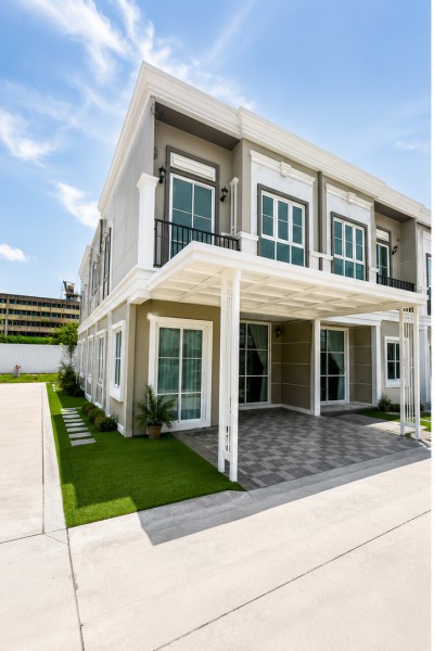 ทาวน์โฮม 2 ชั้น ไบเทค บางนา 3กม. 3นอน สุขุมวิท74-78 BTSสำโรง 1.77กม. 2 น้ำ แยกสำโรง 16 ตร.ว.128 ตร.ม. 22,998 B-M. พร้อมเฟอร์ฯ และเครื่องใช้ไฟฟ้าครบ เหมาะสำหรับอยู่อาศัย และโฮมออฟฟิศ ทำเลสุขุมวิท-ปู่เจ้าสมิงพราย เดินทางสะดวก ใกล้ตลาดสำโรงใต้ 1.3 กม.ศูนย์การค้า โรงเรียนนานาชาติ โรงพยาบาล และไบเทคบางนา เชื่อมต่อถนนหลักได้ง่ายรวดเร็ว2-story townhome for rent BITEC Bangna 3km. 3bed Sukhumvit74-78 BTS Samrong 1.77km. Modern 22,998THB/month.2bath 16sq.wa. 128sq.m. Fully furnished with