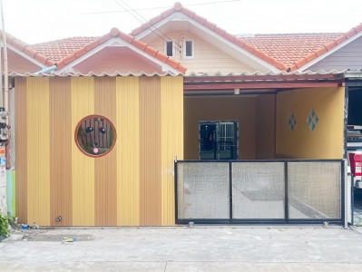 #ขายบ้านชั้นเดียวนาป่าชลบุรี#ขายบ้านรีโนเวทใหม่ 2 ห้องนอน 2 ห้องน้ำ????บ้านพร้อมเฟอร์นิเจอร์อยู่อาศัยฟรีโอน ฟรีค่าใช้จ่าย????โครงการ : ปริณดา สุขประยูร????ที่อยู่ : ต.นาป่า อ.เมือง จ.ชลบุรี????เนื้อที่ : 21 ตรว.✅พื้นที่ใช้สอย : 2ห้องนอน 2 ห้องน้ำ 1 โถง 1 ห้องครัว????ราคา 1.69 ล้านบาท????ของแถม????✨ชุดห้องนอน 1 ห้อง✨เครื่องปรับอากาศ✨ผ้าม่าน____________________________สนใจติดต่อ/ชม☎️081-459-0982 ลฎา☎️098-995-5449☎️085-422-6346 แ