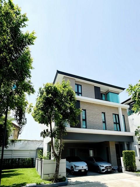 ให้เช่าบ้านเดี่ยว 3 ชั้น โครงการเดอะ ซิตี้ เอกมัย - ลาดพร้าว หลังมุม ซอยฤทัยทิศ ใกล้โรงเรียนบดินทรเดชาราคาเช่า 140,000 บาท / เดือนที่ตั้ง ถนนศรีวรา ซอยฤทัยทิศ แขวงพลับพลา เขตวังทองหลาง กรุงเทพมหานคร 10312ติดต่อ : คุณภัสพงณ์ 0634098164Line : deedee23https://www.facebook.com/profile.php?id=61581484955548เนื้อที่ 53.4 ตารางวา พื้นที่ใช้สอย 337 ตารางเมตร จำนวน 3 ชั้น 4 ห้องนอน 5 ห้องน้ำ จอดรถ 3 คันจุดเด่นบ้านเดี่ยวหลังมุม หลังสุดท