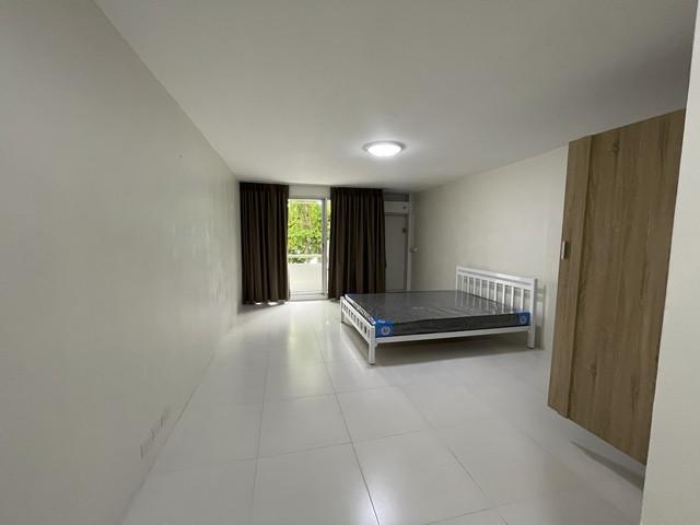 ให้เช่าคอนโด โครงการซิตี้วิลล่า (City Villa Condo) อาคาร E1 ชั้น 2 จากทั้งหมด 9 ชั้น ซอยลาดพร้าว 130 ใกล้ MRT ลาดพร้าว 101ราคาขาย 870,000 บาท ( โอนและค่าภาษีคนละครึ่ง )ราคาเช่า 4,700 บาท / เดือน ( สัญญาขั้นต่ำ 1 ปี ประกัน 8,000 บาท ล่วงหน้า 4,700 บาท )ที่ตั้ง ถนนลาดพร้าว ซอยลาดพร้าว 130 แขวงคลองจั่น เขตบางกะปิ กรุงเทพมหานคร 10240ติดต่อ : คุณภัสพงณ์ 0634098164Line : deedee23https://www.facebook.com/profile.php?id=61581484955548พื้นที่ใช้สอย 33 ตารางเมตร จำนวน 1 ห�