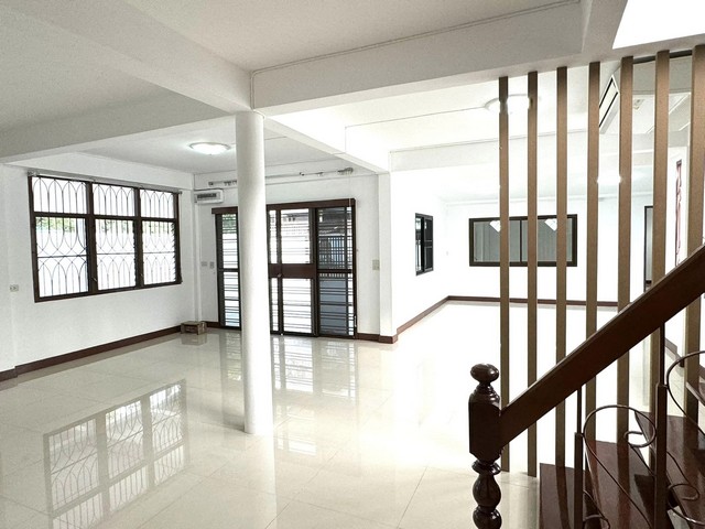 ให้เช่าบ้านเดี่ยว2ชั้นหลังมุม 405 ตร.ม.ย่านสุทธิสารลาดพร้าว48ใกล้MRTภาวนา,MRTสุทธิสารเหมาะทำโฮมออฟฟิศราคาเช่า 80,000 บาท / เดือน (สัญญาขั้นต่ำ 1 ปี ประกัน 3 เดือน ล่วงหน้า 1 เดือน )ที่ตั้ง ถนนสุทธิสาร,ถนนลาดพร้าว ซอยลาดพร้าว48,ซอยวัฒนานิเวศน์ แขวงสามเสนนอก เขตห้วยขวาง กรุงเทพมหานคร 10310ติดต่อ : คุณภัสพงณ์ 063-409-8164Line : deedaa23เนื้อที่ 80 ตรว. พื้นที่ใช้สอย 405 ตารางเมตร จำนวน 2 ชั้นหลังมุม 4 ห้�