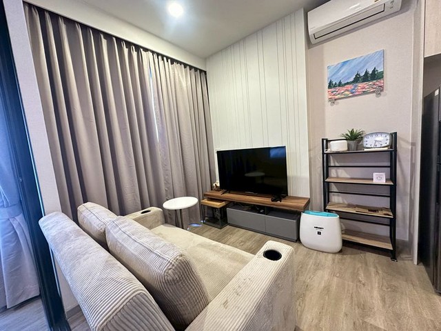 TEL : 092-288 9359 คุณดนิตาLine : https://line.me/ti/p/yxo92dHWP1รายละเอียด : เนื้อที่ขนาด 35 ตรม. ชั้น34 วิวสวยโล่ง เห็นเมืองและเขา1 ห้องนอน 1 ห้องน้ำ ราคาเช่า 18,000 บาท/ต่อเดือน สัญญารายปี มัดจำ 2 เดือน ล่วงหน้า 1 เดือน ห้องพร้อมอยู่ เฟอร์นิเจอร์ครบ เครื่องใช้ไฟฟ้าครบ- ทีวี- ตู้เย็น- ไมโครเวฟ- เครื่องซักผ้า- แอร์- ครัวบิวท์อินสิ่งอำนวยความสะดวกครบครัน : ฟิตเนส  สระว่ายน้ำ  ซาวน่า  ห้องอ่านหนังสือ  ที่จอดรถ ร