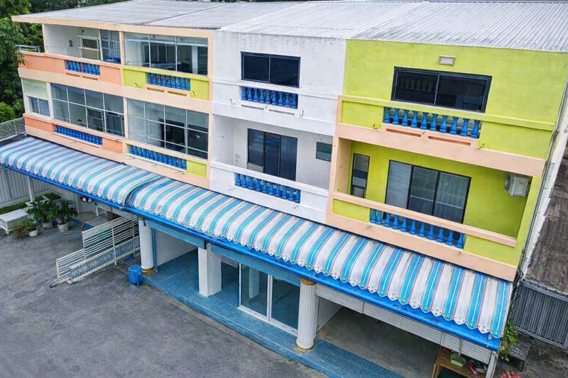 อาคารพาณิชย์ 3 ชั้น 4 นอน กาญจนบุรี บ้านใต้  สะพานข้ามแม่น้ำแคว แม่กลอง 3 น้ำ 24ตร.ว. 288ตร.ม.1 จอดรถ ใกล้ตลาดชุกโดน 300 ม.ทำเลใจกลางเมือง เหมาะสำหรับอยู่อาศัย สำนักงาน ร้านค้า คาเฟ่ คลินิก และธุรกิจ ให้เช่า 5,998B-M. ใกล้รพ.ธนกาญจน์ 700 ม. สถานที่ราชการ  ศาลหลักเมือง และแหล่งท่องเที่ยว  เดินทางสะดวก เชื่อมต่อถนนสายหลักของเมืองกาญจนบุรี 3-story commercial building 4bed Kanchanaburi BanTai RiverKwai Bridge MaeKlong. 3bath 24sq.wa. 288sq.m. usable area a