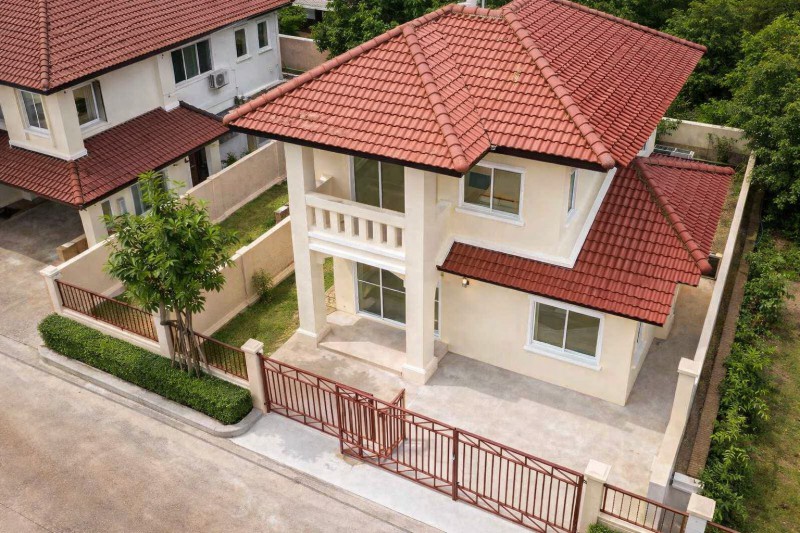 เมืองเอก บ้านเดี่ยว 2 ชั้น 3นอน 4แอร์ 2น้ำ ใหม่ 35 ตร.ว.  140 ตร.ม. วิภาวดี - รังสิต ใกล้ดูโฮม บางพูน 100ม.  ค่าเช่า 12,998บาท-เดือน ใกล้โครงการ PLENO วิภาวดี - รังสิตMuang Ake Village 2-story detached house 3bed, 4a/c  Vibhavadi-Rangsit Do Home BangPhun (100m) 2bath new 35sq.wah 140 sq.m. Rent: 12,998THB/month. Near PLENO Vibhavadi-Rangsit project.Highway 346 Bang Phun Mueang Pathum Thani Pathum Thaniทางหลวงหมายเลข 346 บางพูน เมืองปทุมธานี ปทุมธานีเนื้อที่ 35 ตร.ว. พื้นที่ใช้สอย 140 ตร.ม.Land size 35 sq.w. Usable area 140 sq.m.บ้านเดี่ยว 2 ชั้นโปร่ง รีโนเวทใหม่ทั้งห�