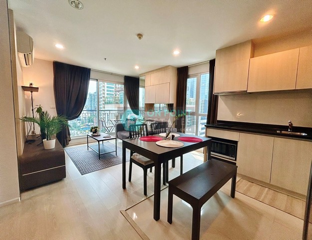 Rhythm Sathorn - Narathiwas (Agent Post)2 Bedrooms 2 Bathroom for Rent** RENTAL PRICE : 32,000 Baht / month (1 Year Contract) **Listing ID : A1368Location : Naradhiwas Rajanagarindra RoadRoom Type : 2 Bedrooms 2 BathroomRoom Size : 60 Sq.m.Function :- Fully Furnished- Gym / Swimming pool / Sauna- BTS Chong Nonsi (700 m./ 9 mins walking distance)ริธึ่ม สาธร-นราธิวาสให้เช่า 2 ห้องนอน 2 ห้องน้ำ** ราคาเช่า : 32,000 บาท ต่อเดือน (สัญญา 1 ปี) **Listing ID : A1368พื้นที่ : ถนน นราธิวาสราชนครินทร์ประเภท : 2 ห้องนอน 2 ห้องน้ำขนาด : 60 ตารางเมตรFunction :- ตกแต่งพร้อมอาศัย ฯ- ส่วนกลางประกอบด้วย ฟิตเนส / สระว่ายน้ำ / ซาวน่า ฯ- BTS �