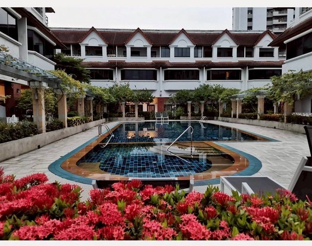 ให้เช่า #ทาวน์โฮม โครงการ Lotus Point เอกมัย ซอย.10 แยก 4 (บรรยากาศดี) #ใกล้BTSเอกมัยราคาค่าเช่า : 120,000 บาท/ต่อเดือน(สัญญาเช่า 1 ปี)#รายละเอียด ประเภททรัพย์ : ทาวน์โฮม 5 ชั้นโครงการ : Lotus Point เอกมัย ซอย.10 แยก 4ขนาดที่ดิน :  31 ตารางวาพื้นที่ใช้สอย : 450 ตารางเมตรจำนวนห้อง : 4 ห้องนอนใหญ่ + Walk in Closet4 ห้องน้ำ- 1 ห้องแม่บ้าน และ ห้องน้ำที่จอดรถ : 2 คัน#จุดเด่น- ภายในตัวบ้าน ฝ้าเพดานถูกออกแบบใหม่ สูง 6 เมตรทำใ�