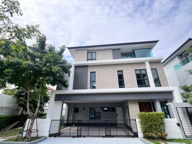 RHT2669ให้เช่าบ้านเดี่ยว 3ชั้นหลังมุม เดอะ ซิตี้ เอกมัย - ลาดพร้าวใกล้โรงเรียนบดินทรเดชา สิงห์ สิงหเสนี โรงเรียนอุดมศึกษา, เดอะซีน Town In Town ย่านทางด่วนรามอินทรา-อาจณรงค์เนื้อที่  53.4 ตารางวา  พื้นที่ใช้สอย 337 ตารางเมตร  4 ห้องนอน  5 ห้องน้ำ  ที่จอดรถ 3 คันสนใจติดต่อคุณเจี๊ยบ 092-851-6969Line:keti2522ราคา 140,000 บาท/เดือน (ลดลงมาแล้ว)ซอย คุณประสะนีย์ แขวง พลับพลา เขต วังทองหลาง กรุงเทพมหานคร 10312Details 