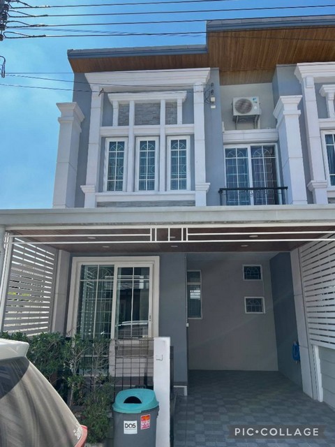 รหัส # T26-877 ให้เช่าทาวน์โฮม 2 ชั้น หลังมุม 4 ห้องนอน โครงการ Golden Town สุขุมวิท- ลาซาล สุขุมวิท 113 ซอยวัดด่านสำโรง ใกล้ BTS สำโรง *** ราคาเช่า 25,000 บาท/เดือน ติดต่อ:: ชยา โทร/ID Line:: 0942823961Link Line:: https://line.me/ti/p/3xFA1An8Kcรหัส # T26-877 ทาวน์โฮม 2 ชั้น หลังมุม โครงการ Golden Town สุขุมวิท- ลาซาล สุขุมวิท 113• เนื้อที่ 17.8 ตรว. • พื้นที่ใช้สอย 103 ตรม. (ไซส์กลาง)• 4 ห้องนอน • 2 ห้องน้ำ • พร้อมเฟอร์นิเจอร์• แอร์ 4 ตัว / ทีวี โซฟา / บิ้วอินครั�