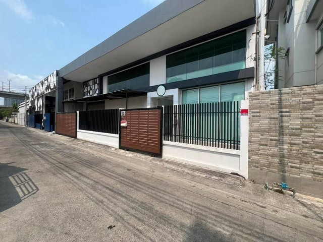 รหัสC7208 ให้เช่าโกดังพร้อมสำนักงาน 2ชั้น ย่านถนนรามคำแหง ใกล้ AirportLink สถานีรามคำแหงราคาเช่า 90,000 บาท/เดือน (ประกัน3 ล่วงหน้า1 สัญญา 3ปี)สนใจนัดชมสถานที่หรือสอบถามข้อมูลเพิ่มเติมโทร : 095-823 9789 คิทLine id : candy.456Line Add Friend : https://line.me/ti/p/rHhjrvhm_zโทร : 091-782 8924 ต้นLine : seng.456Line Add Friend : https://line.me/ti/p/iHsUxP2IlTโกดังพร้อมสำนักงาน 2ชั้น ย่านถนนรามคำแหง ใกล้ AirportLink สถานีรามคำแหงพื้นที่ 440 ตารางเมตร รายละเอียด : สำนักงาน 2 ชั้น พร้อม คล�