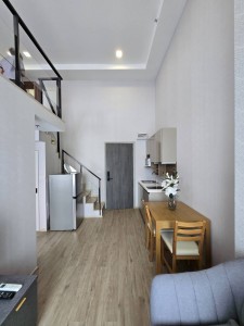 ให้เช่าคอนโด The Rich Rama 9 - Srinakarin  2bed  price 25,000บาท  ชั้น36 @sacondoให้เช่าคอนโด The Rich Rama 9 - Srinakarin2ห้องนอน1ห้องน้ำ price 25,000บาทชั้น35ที่จอดรถ1คันเฟอร์นิเจอร์ โต๊ะ ตู้ เตียง ที่นอน ชั้นวางของ ชั้นวางทีวีเครื่องใช้ไฟฟ้า ทีวี ตู้เย็น ไมโครเวฟ  แอร์3ตัว ขนาด 38 ตรม ราคารวมส่วนกลางฟิตเนส สระว่ายน้ำสนใจติดต่อ สนใจติดต่อ คุณยริTEL   : 0959798799line  : @sacondoEmail : stableassets.sa@gmail.comบริษัท stable asset จำกัด*** รับฝากขาย/เช่า อสังหาริมทรัพย์ ทุ�