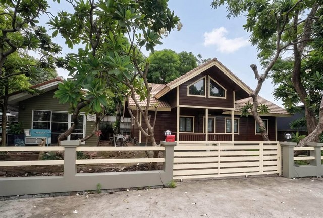 RHT2672ให้เช่าบ้านเดี่ยวจดทะเบียนได้ 100 ตารางวา เหมาะทำโฮมออฟฟิศและ ธุรกิจ เช่น สปา คาเฟ่ คลินิก ร้านอาหาร สตูดิโอ ติดถนนคู่ขนานวงแหวนกาญจนาภิเษก รามอินทรา คู้บอนมีบ้าน2หลังสนใจติดต่อคุณเจี๊ยบ 092-851-6969Line:keti2522** จดบริษัทได้**ราคาเช่า 53,000 บาท/เดือน ประกันบ้าน 2 เดือน+ล่วงหน้า 1 เดือน สัญญาขั้นต่ำ1ปี ซอย กาญนาภิเษก  แขวงรามอินทรา เขตคันนายาว กรุงเทพมหานคร 10230บ้านไม้สนทั้งหลั�