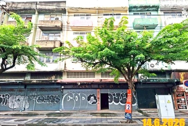 ขาย บ้านเดี่ยว/ทาวน์เฮ้าส์/คอนโด โครงการ อาคารพาณิชย์ กรุงเทพมหานคร   ซอย ลาดพร้าว 72 ถนน ลาดพร้าว แขวง วังทองหลาง เขตบางกะปิ จังหวัด กรุงเทพมหานคร  ราคา   22,700,000    บาท  (ราคาต่อรองได้)  รายละเอียดทรัพย์ -  เนื้อที่ 56.00 ตร.ว. พื้นที่ใช้สอย 856.00 ตร.ม. -  บ้านหันไปทางทิศ ตะวันออกเฉียงเหนือ  พิกัดทรัพย์ : https://maps.app.goo.gl/s3QCrjthNFQPiTrD8  สถานที่ใกล้เคียง   -โรงพยาบาลเปาโลเมโมเรียลโชคชัย 4 -โรงพยาบาลเอ