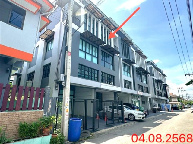 ขาย บ้านเดี่ยว/ทาวน์เฮ้าส์/คอนโด โครงการ อาคารพาณิชย์ กรุงเทพมหานคร  ถนน ลาดพร้าว 101 แขวง คลองจั่น เขตบางกะปิ จังหวัด กรุงเทพมหานคร  ราคา   6,000,000    บาท  (ราคาต่อรองได้)  รายละเอียดทรัพย์ -  เนื้อที่ 22.00 ตร.ว.  พื้นที่ใช้สอย 205.00 ตร.ม. -  4 ห้องนอน 3 ห้องน้ำ  -  บ้านหันไปทางทิศ ตะวันตกเฉียงใต้  พิกัดทรัพย์ : https://maps.app.goo.gl/3ynqebcVZMAP4aFi6  สถานที่ใกล้เคียง   -โรงพยาบาลลาดพร้าว -โรงพยาบาลสิรินาถบึงกุ่ม